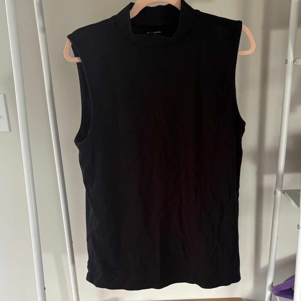 Sleeveless Black Mock-neck Ribbed Knit Top